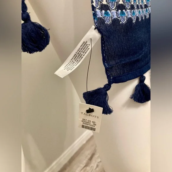 New Talbots An elegant women's scarf with tassels. In a gift box. - Picture 8 of 8